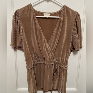 New and Next Women’s V-Neck Gold Top